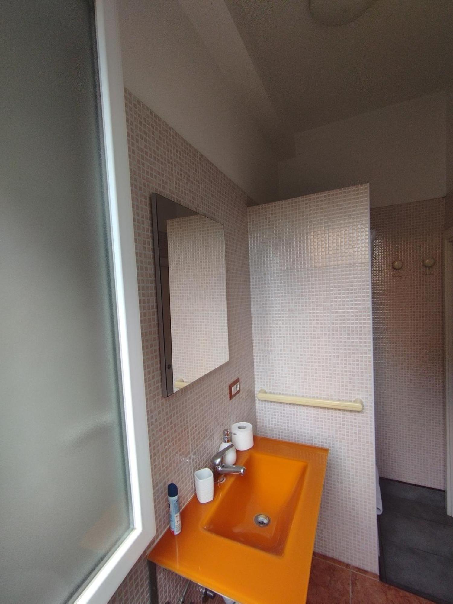 Adriatic Room 50 M Dalla Stazione Ferroviaria Di Ciampino E Dalla Navetta Aeroportuale Ngoại thất bức ảnh