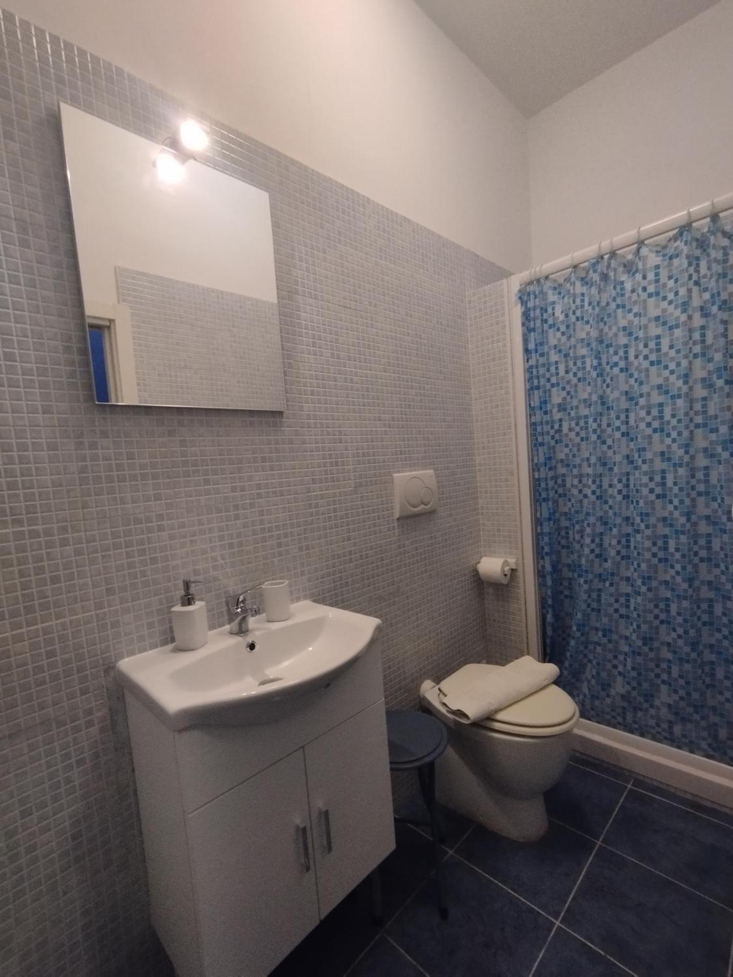 Adriatic Room 50 M Dalla Stazione Ferroviaria Di Ciampino E Dalla Navetta Aeroportuale Ngoại thất bức ảnh