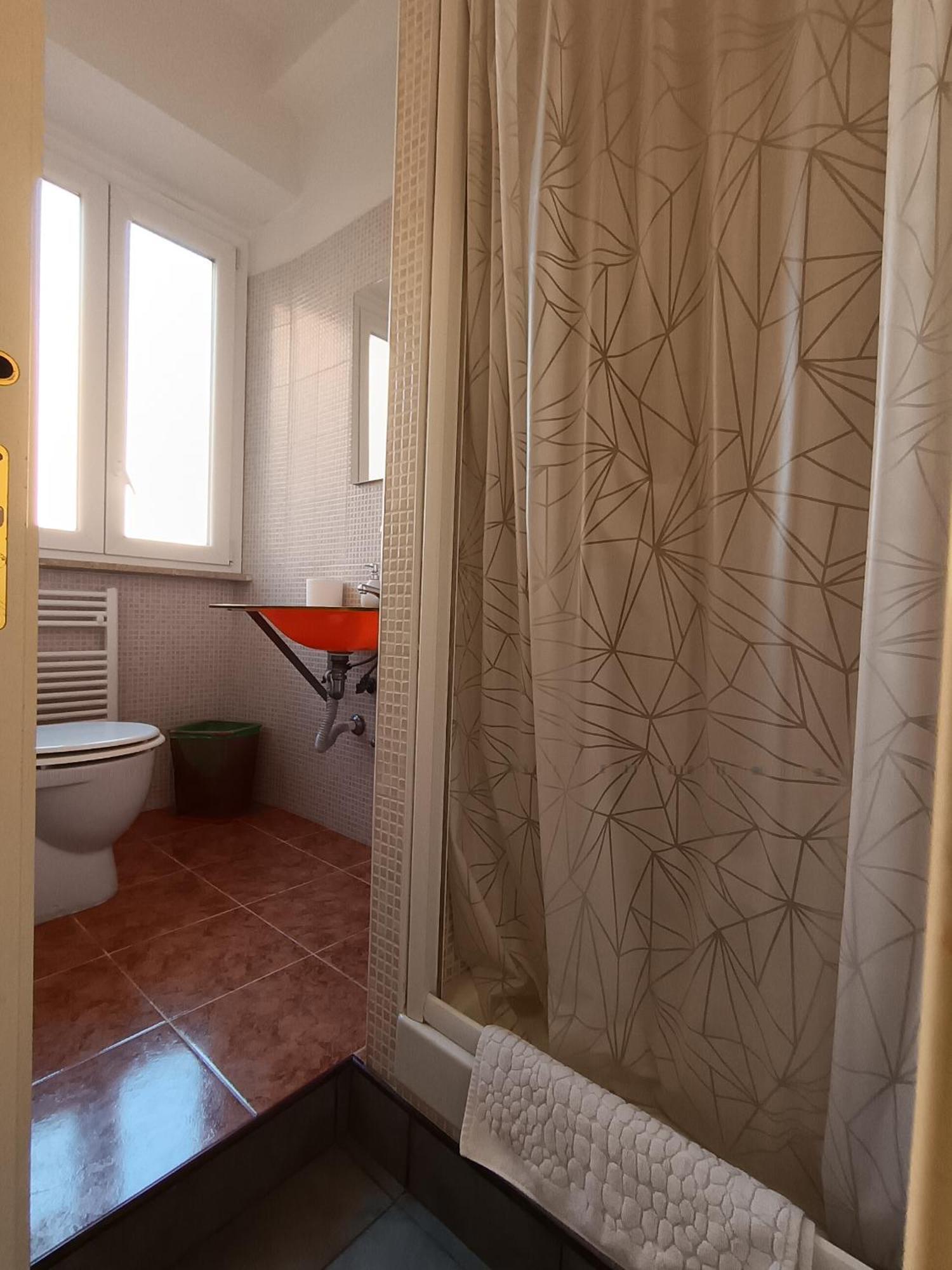 Adriatic Room 50 M Dalla Stazione Ferroviaria Di Ciampino E Dalla Navetta Aeroportuale Ngoại thất bức ảnh