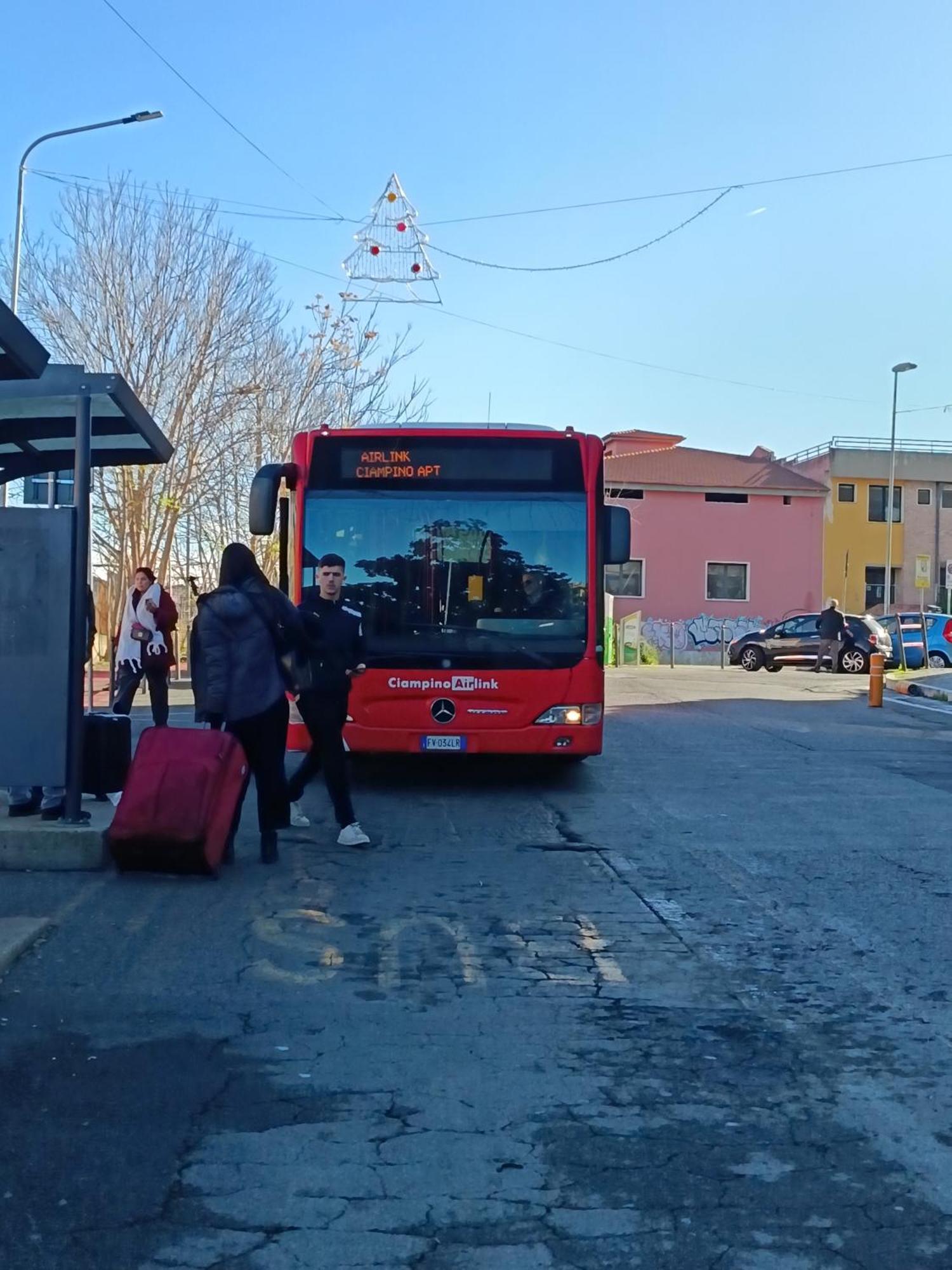 Adriatic Room 50 M Dalla Stazione Ferroviaria Di Ciampino E Dalla Navetta Aeroportuale Ngoại thất bức ảnh