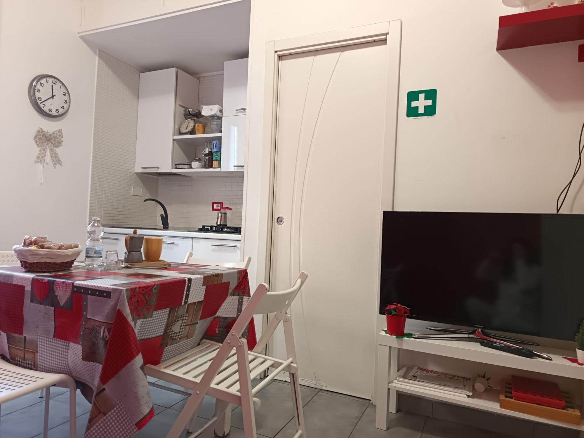 Adriatic Room 50 M Dalla Stazione Ferroviaria Di Ciampino E Dalla Navetta Aeroportuale Ngoại thất bức ảnh