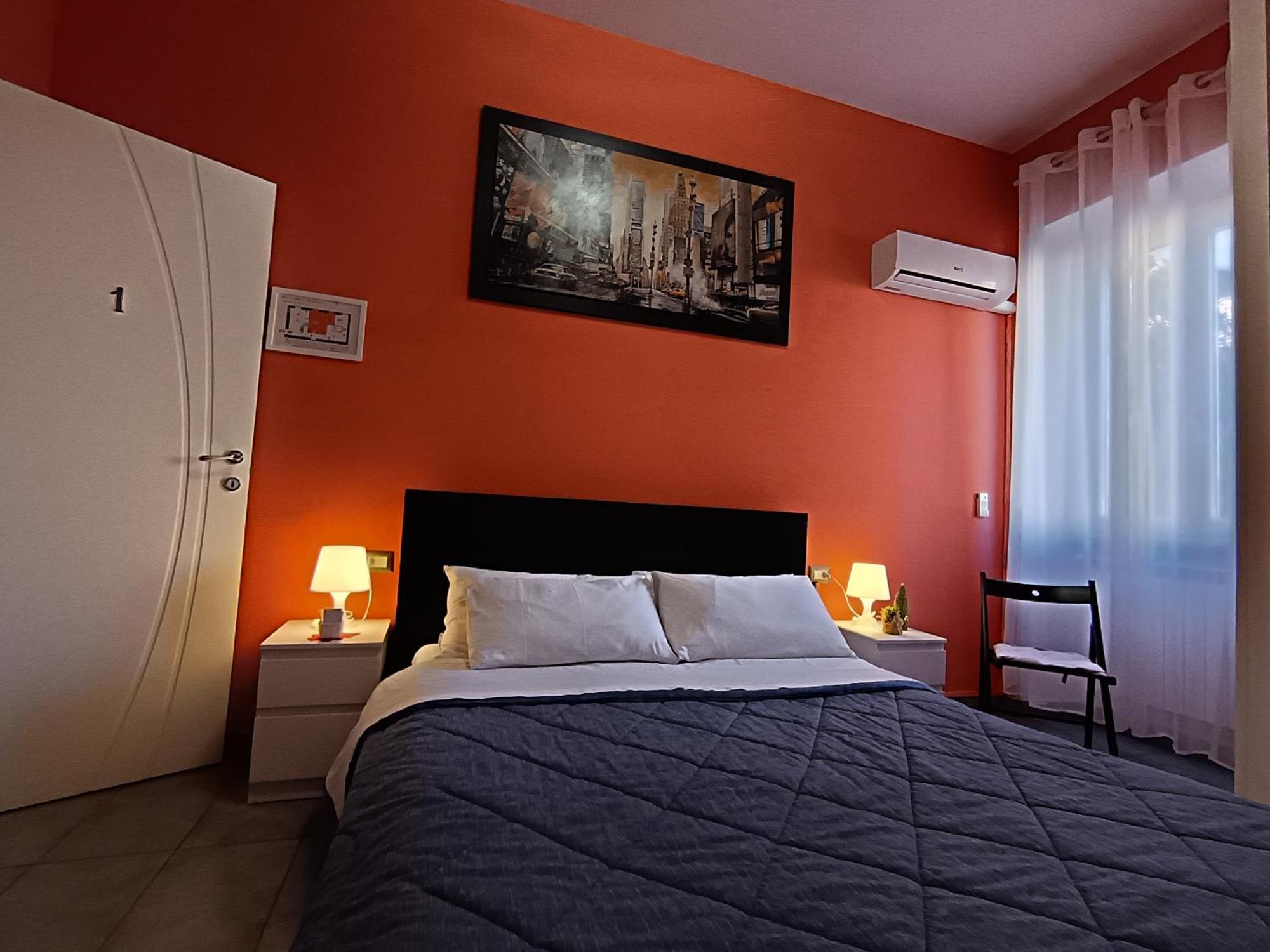 Adriatic Room 50 M Dalla Stazione Ferroviaria Di Ciampino E Dalla Navetta Aeroportuale Ngoại thất bức ảnh